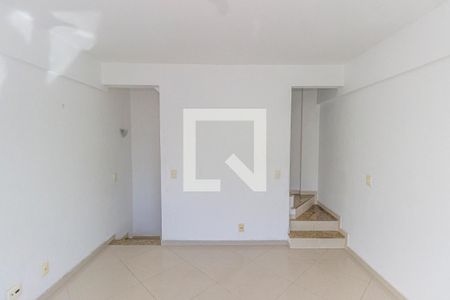Sala de casa de condomínio para alugar com 2 quartos, 56m² em Irajá, Rio de Janeiro