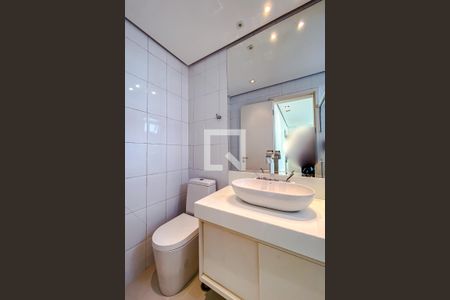 Apartamento à venda com 132m², 2 quartos e 2 vagasBanheiro da Suíte 1