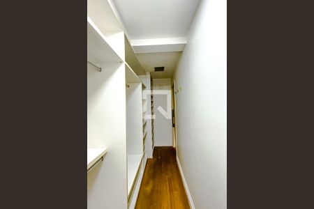 Apartamento à venda com 132m², 2 quartos e 2 vagasCloset da suíte 1
