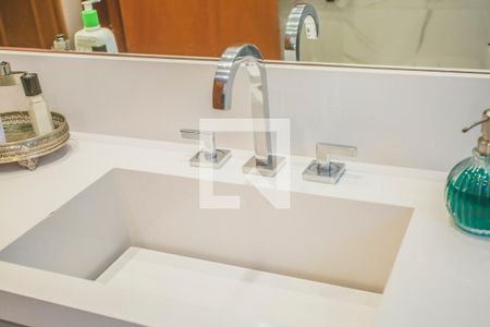 Apartamento à venda com 234m², 4 quartos e 4 vagas Apartamento à venda com 234m², 4 quartos e 4 vagasBanheiro Suíte