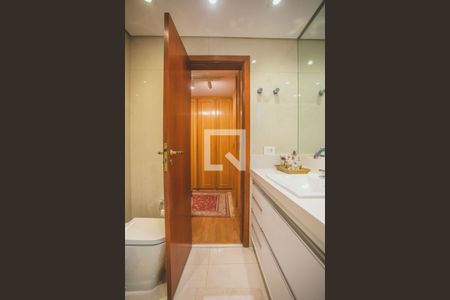 Apartamento à venda com 234m², 4 quartos e 4 vagas Apartamento à venda com 234m², 4 quartos e 4 vagasBanheiro Suíte