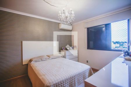 Apartamento à venda com 234m², 4 quartos e 4 vagas Apartamento à venda com 234m², 4 quartos e 4 vagasSuíte