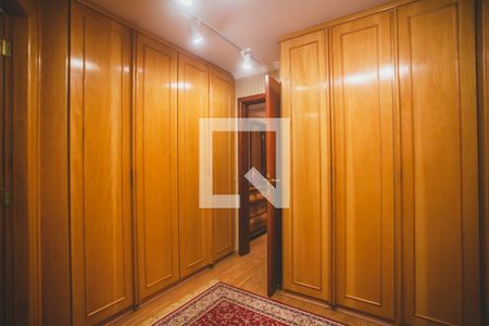 Apartamento à venda com 234m², 4 quartos e 4 vagas Apartamento à venda com 234m², 4 quartos e 4 vagasCloset