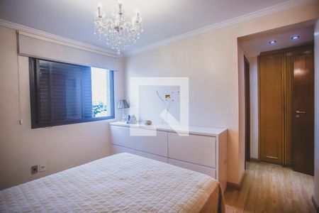 Apartamento à venda com 234m², 4 quartos e 4 vagas Apartamento à venda com 234m², 4 quartos e 4 vagasSuíte