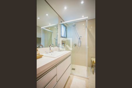 Apartamento à venda com 234m², 4 quartos e 4 vagas Apartamento à venda com 234m², 4 quartos e 4 vagasBanheiro Suíte