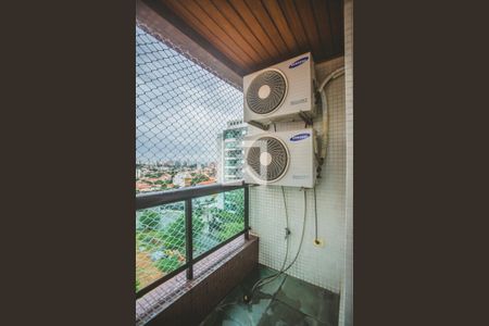 Apartamento à venda com 234m², 4 quartos e 4 vagas Apartamento à venda com 234m², 4 quartos e 4 vagasVaranda