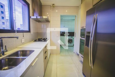 Apartamento à venda com 234m², 4 quartos e 4 vagas Apartamento à venda com 234m², 4 quartos e 4 vagasCozinha