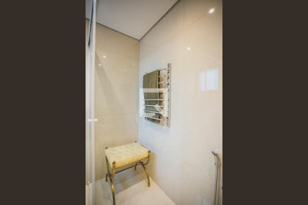 Apartamento à venda com 234m², 4 quartos e 4 vagas Apartamento à venda com 234m², 4 quartos e 4 vagasBanheiro Suíte