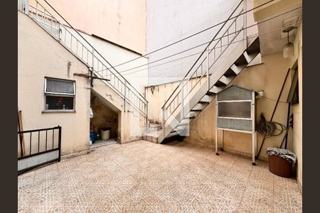 Casa à venda com 247m², 3 quartos e 4 vagas Casa à venda com 247m², 3 quartos e 4 vagasQuintal