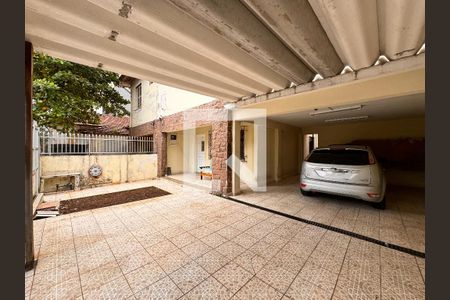 Casa à venda com 247m², 3 quartos e 4 vagas Casa à venda com 247m², 3 quartos e 4 vagasGaragem
