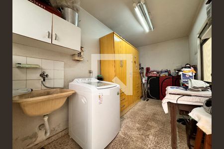 Casa à venda com 247m², 3 quartos e 4 vagas Casa à venda com 247m², 3 quartos e 4 vagasLavanderia