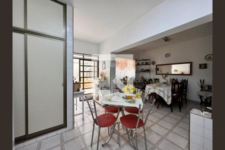 Casa à venda com 247m², 3 quartos e 4 vagas Casa à venda com 247m², 3 quartos e 4 vagasCozinha