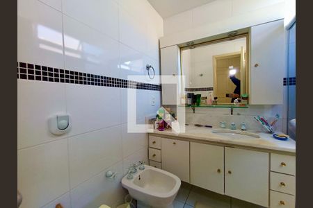 Apartamento à venda com 229m², 4 quartos e 2 vagasSuíte banheiro