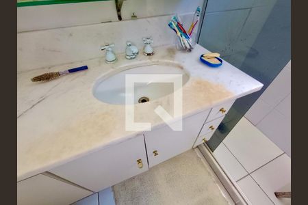 Apartamento à venda com 229m², 4 quartos e 2 vagasSuíte banheiro