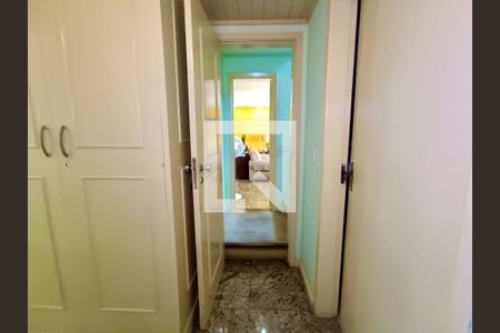 Apartamento à venda com 229m², 4 quartos e 2 vagasCorredor