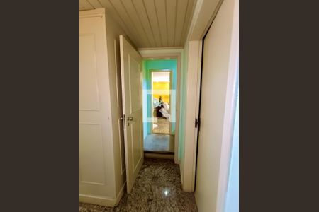 Apartamento à venda com 229m², 4 quartos e 2 vagasCorredor