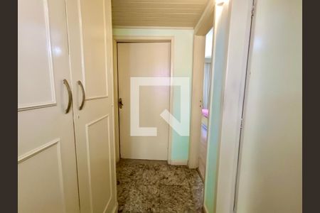 Apartamento à venda com 229m², 4 quartos e 2 vagasCorredor