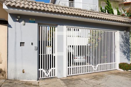 Casa à venda com 166m², 3 quartos e 3 vagas Casa à venda com 166m², 3 quartos e 3 vagasFachada