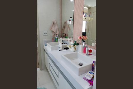 Casa à venda com 166m², 3 quartos e 3 vagas Casa à venda com 166m², 3 quartos e 3 vagasBanheiro