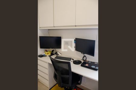 Casa à venda com 166m², 3 quartos e 3 vagas Casa à venda com 166m², 3 quartos e 3 vagasEscritório