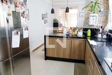 Casa à venda com 166m², 3 quartos e 3 vagas Casa à venda com 166m², 3 quartos e 3 vagasCozinha