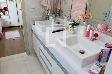 Casa à venda com 166m², 3 quartos e 3 vagas Casa à venda com 166m², 3 quartos e 3 vagasBanheiro