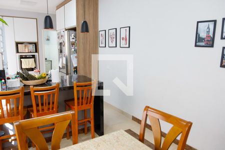 Casa à venda com 166m², 3 quartos e 3 vagas Casa à venda com 166m², 3 quartos e 3 vagasSala de Jantar