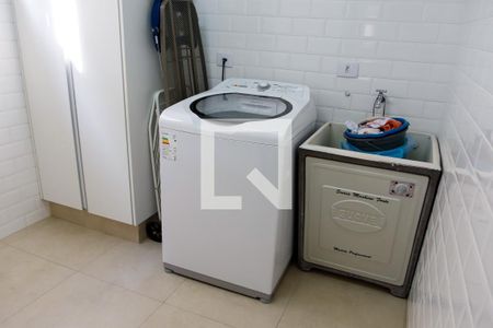 Casa à venda com 166m², 3 quartos e 3 vagas Casa à venda com 166m², 3 quartos e 3 vagasLavanderia