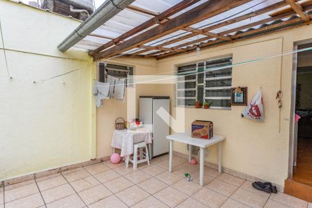 Casa à venda com 182m², 2 quartos e 2 vagas Casa à venda com 182m², 2 quartos e 2 vagasÁrea externa