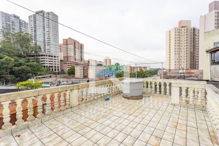 Casa à venda com 182m², 2 quartos e 2 vagas Casa à venda com 182m², 2 quartos e 2 vagasLaje