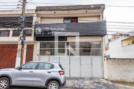 Casa à venda com 182m², 2 quartos e 2 vagas Casa à venda com 182m², 2 quartos e 2 vagasFachada