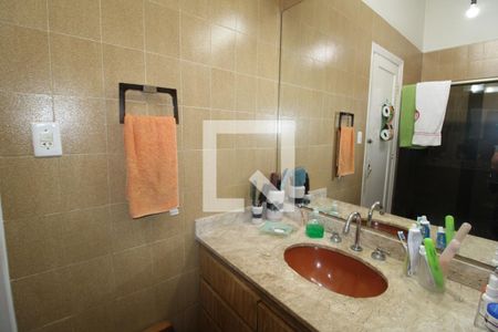 Casa à venda com 135m², 3 quartos e 1 vagaBanheiro 2