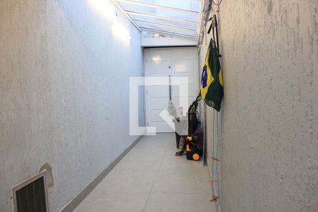 Casa à venda com 200m², 3 quartos e 2 vagasCorredor lateral externo