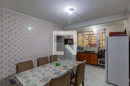 Casa à venda com 160m², 6 quartos e 2 vagas Casa à venda com 160m², 6 quartos e 2 vagasCozinha