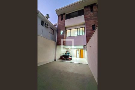 Casa à venda com 190m², 3 quartos e 4 vagas Casa à venda com 190m², 3 quartos e 4 vagasÁrea comum