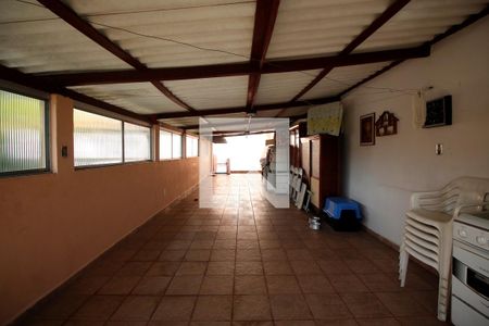 Casa à venda com 193m², 5 quartos e 2 vagas Casa à venda com 193m², 5 quartos e 2 vagasCobertura