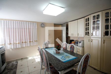 Casa à venda com 193m², 5 quartos e 2 vagas Casa à venda com 193m², 5 quartos e 2 vagasCasa 3 - Cozinha