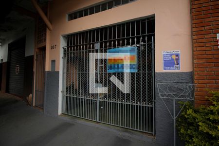 Casa à venda com 193m², 5 quartos e 2 vagas Casa à venda com 193m², 5 quartos e 2 vagasFachada