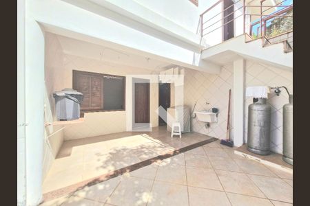 Casa à venda com 1320m², 5 quartos e 4 vagas Casa à venda com 1320m², 5 quartos e 4 vagasÁrea de Serviço