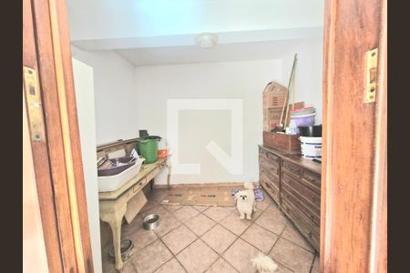 Casa à venda com 1320m², 5 quartos e 4 vagas Casa à venda com 1320m², 5 quartos e 4 vagasQuarto 4