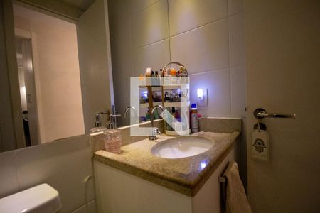 Apartamento à venda com 66m², 2 quartos e 1 vaga Apartamento à venda com 66m², 2 quartos e 1 vagaBanheiro Social