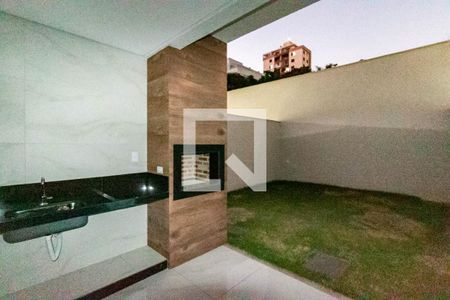 Casa à venda com 186m², 3 quartos e 4 vagas Casa à venda com 186m², 3 quartos e 4 vagasÁrea externa