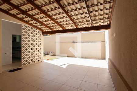 Casa à venda com 180m², 3 quartos e 4 vagas Casa à venda com 180m², 3 quartos e 4 vagasGaragem