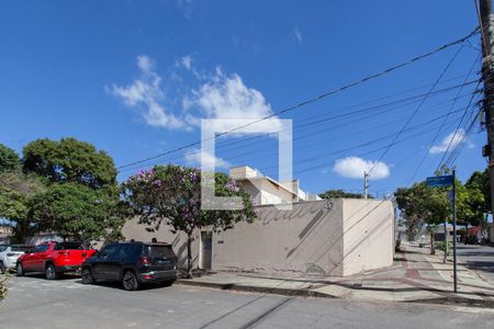 Casa à venda com 180m², 3 quartos e 4 vagas Casa à venda com 180m², 3 quartos e 4 vagasFachada