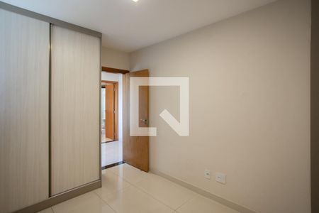 Casa à venda com 180m², 3 quartos e 4 vagas Casa à venda com 180m², 3 quartos e 4 vagasQuarto 2