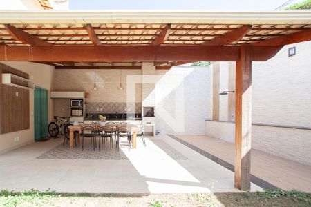 Casa à venda com 180m², 3 quartos e 4 vagas Casa à venda com 180m², 3 quartos e 4 vagasEspaço Gourmet