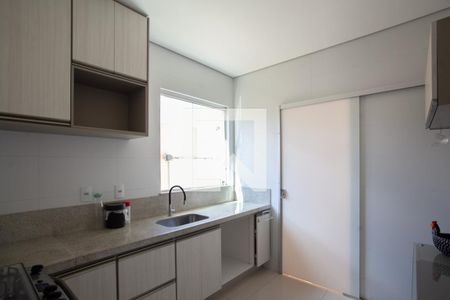 Casa à venda com 180m², 3 quartos e 4 vagas Casa à venda com 180m², 3 quartos e 4 vagasCozinha