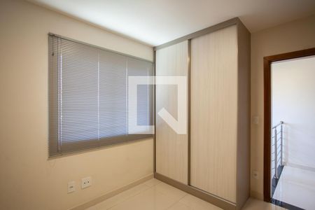 Casa à venda com 180m², 3 quartos e 4 vagas Casa à venda com 180m², 3 quartos e 4 vagasQuarto 2