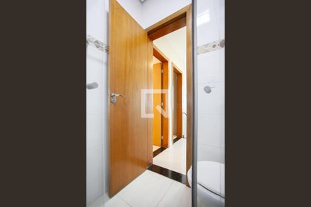 Casa à venda com 180m², 3 quartos e 4 vagas Casa à venda com 180m², 3 quartos e 4 vagasBanheiro Social