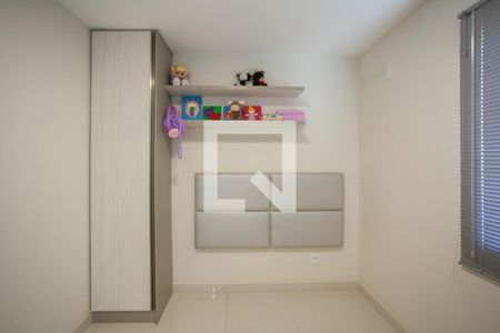 Casa à venda com 180m², 3 quartos e 4 vagas Casa à venda com 180m², 3 quartos e 4 vagasQuarto 2
